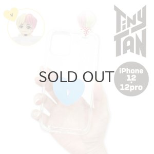 画像1: 【70%OFF】TinyTAN フィギュアクリアiPhoneケース（V)【iPhone12/12Pro】【KiNiNaRu/きになる】公式グッズ TinyTAN  キャラクターグッズ通販